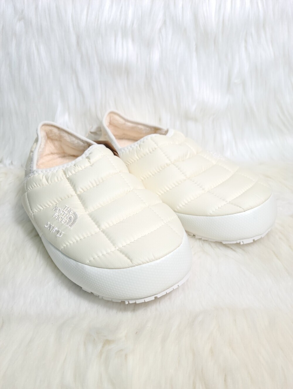 TNF The North Face x SKIMS Thermoball Traction Mule V White Bone Women 8 NEW